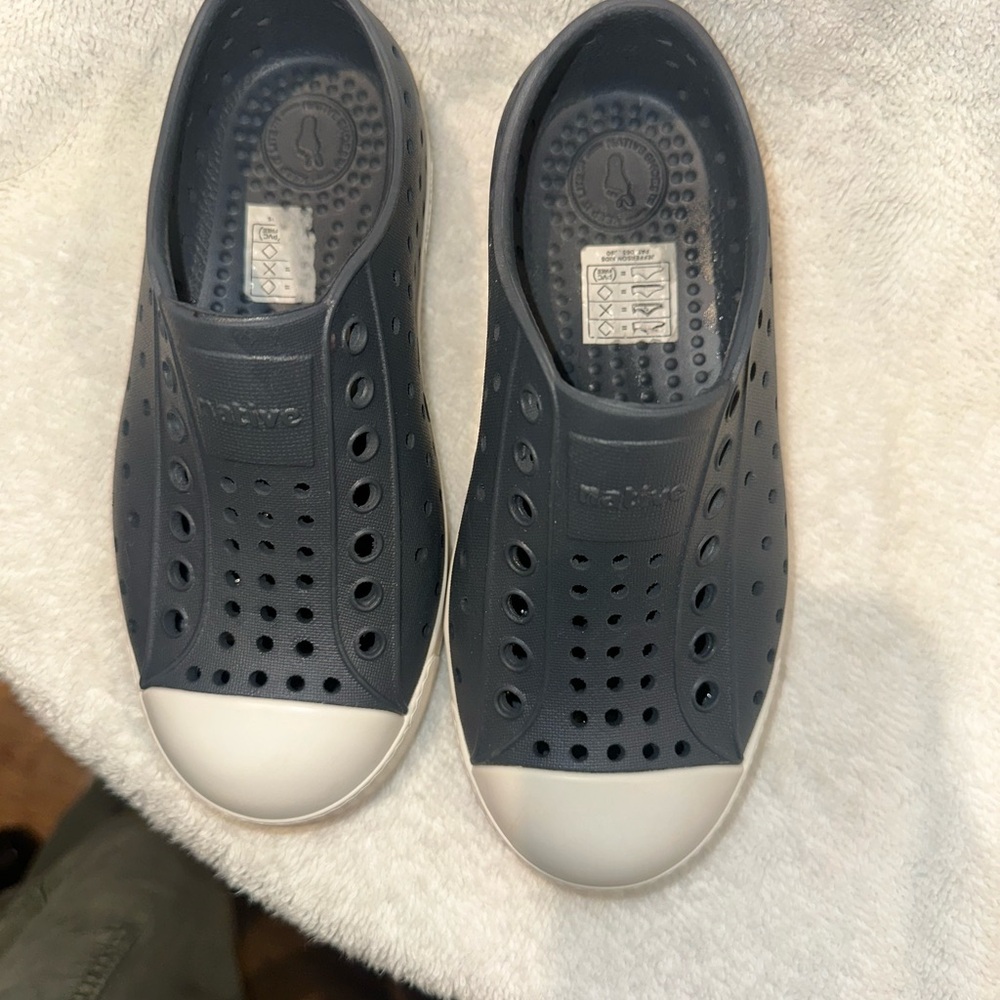 Native Jefferson NEW with box -Navy Blue- Never Worn-slip on- kids size 11